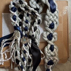 Hand fasting center knot cord